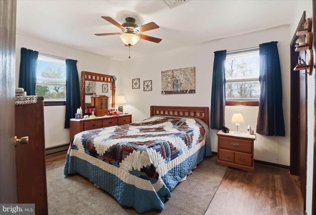 325 N COLEBROOK RD, Manheim, PA 17545