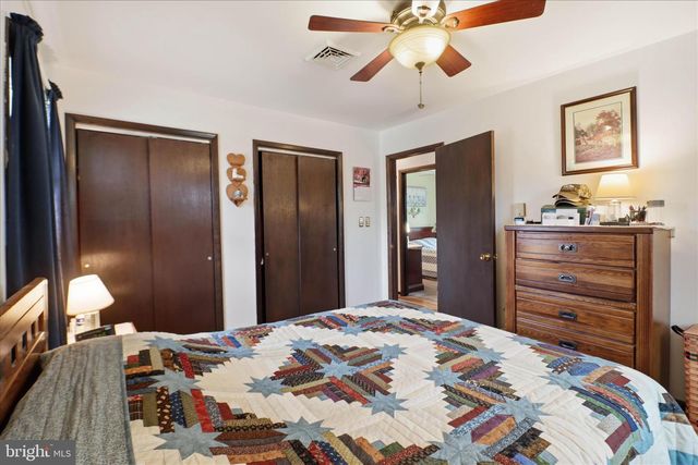 325 N COLEBROOK RD, Manheim, PA 17545
