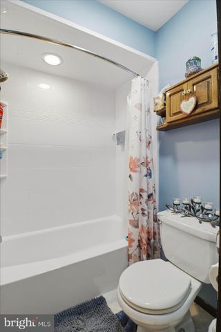 325 N COLEBROOK RD, Manheim, PA 17545