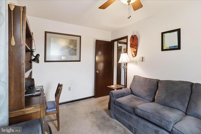 325 N COLEBROOK RD, Manheim, PA 17545
