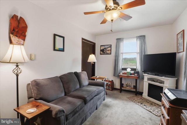 325 N COLEBROOK RD, Manheim, PA 17545