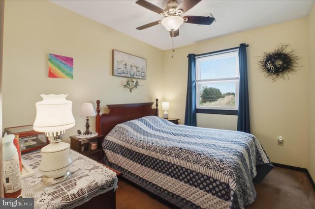 325 N COLEBROOK RD, Manheim, PA 17545