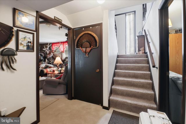325 N COLEBROOK RD, Manheim, PA 17545
