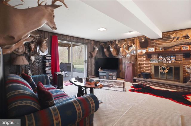 325 N COLEBROOK RD, Manheim, PA 17545