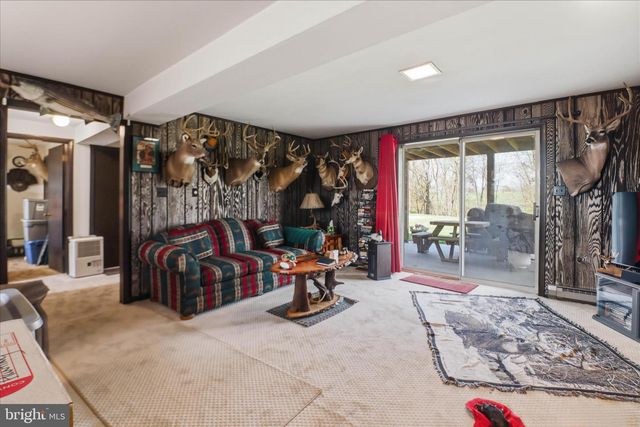 325 N COLEBROOK RD, Manheim, PA 17545