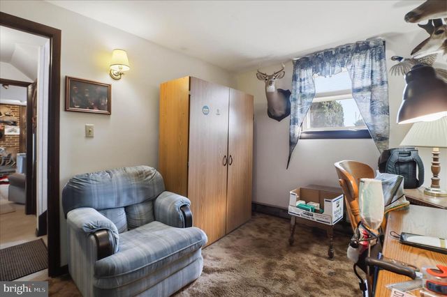 325 N COLEBROOK RD, Manheim, PA 17545