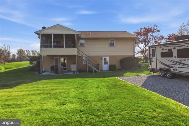 325 N COLEBROOK RD, Manheim, PA 17545