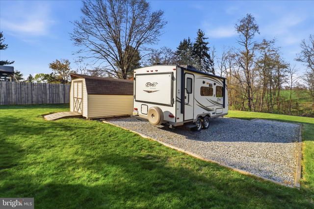 325 N COLEBROOK RD, Manheim, PA 17545