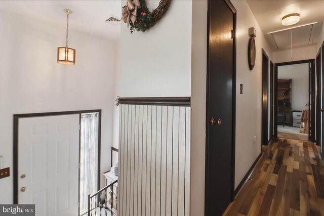 325 N COLEBROOK RD, Manheim, PA 17545