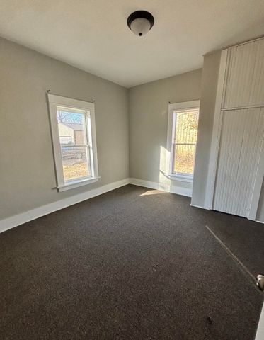 1424 E 1st Ave, Winfield, KS 67156