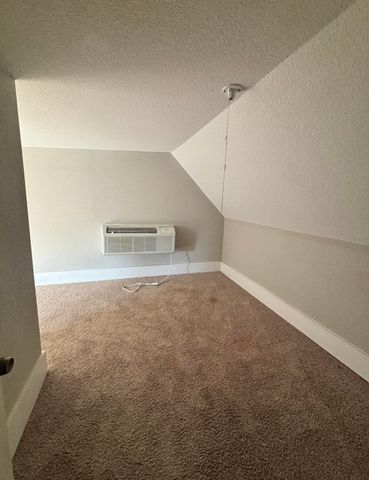 1424 E 1st Ave, Winfield, KS 67156