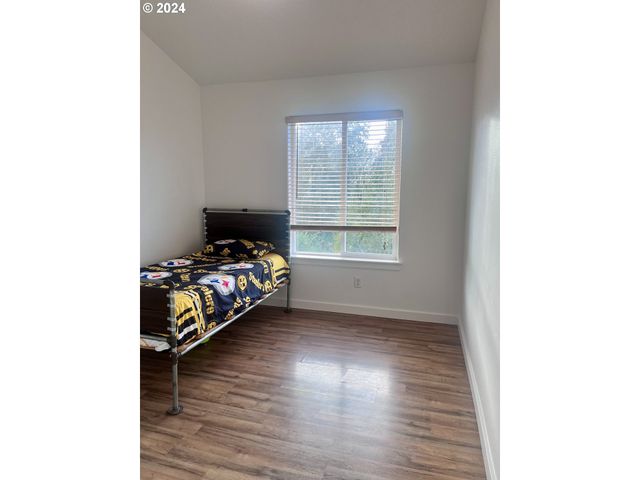 108 ENOS St, Amity, OR 97101