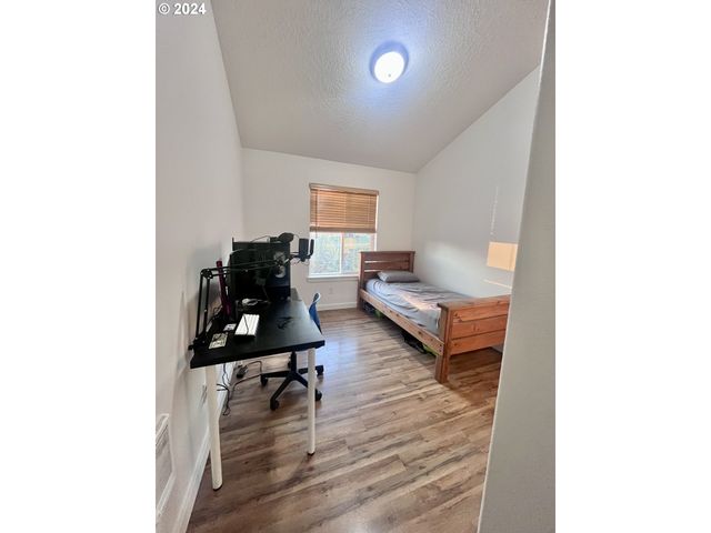 108 ENOS St, Amity, OR 97101