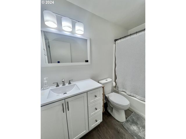 108 ENOS St, Amity, OR 97101