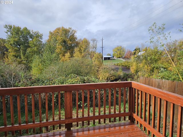 108 ENOS St, Amity, OR 97101