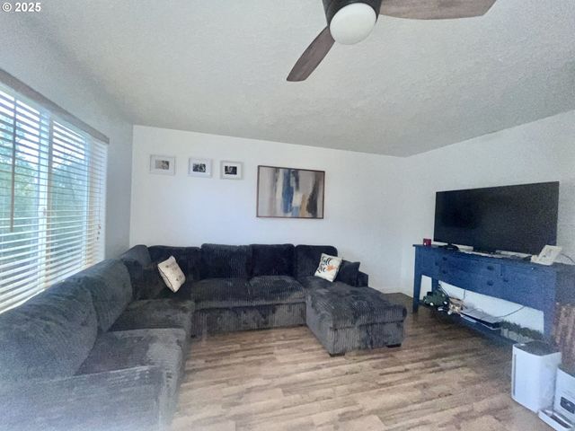 108 ENOS St, Amity, OR 97101