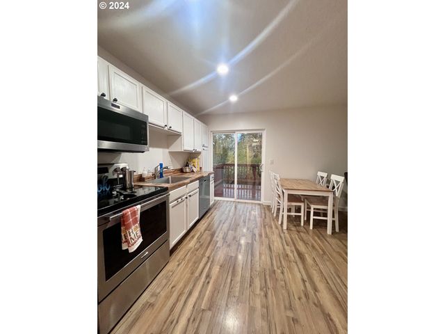 108 ENOS St, Amity, OR 97101