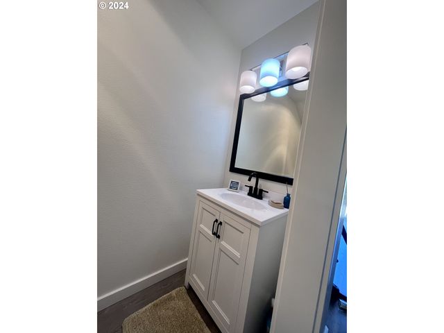 108 ENOS St, Amity, OR 97101