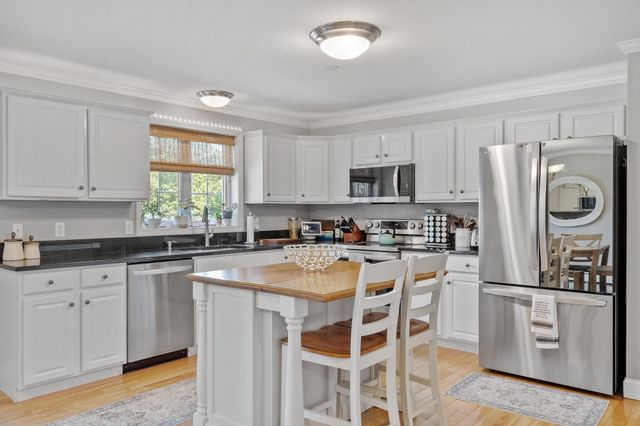 22 Scribner Rd Apt 3, Fremont, NH 03044