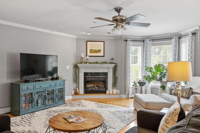 22 Scribner Rd Apt 3, Fremont, NH 03044