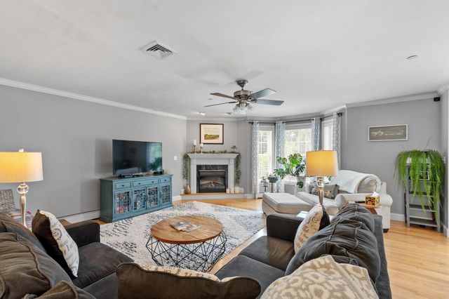 22 Scribner Rd Apt 3, Fremont, NH 03044