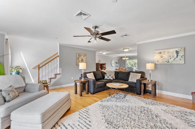 22 Scribner Rd Apt 3, Fremont, NH 03044