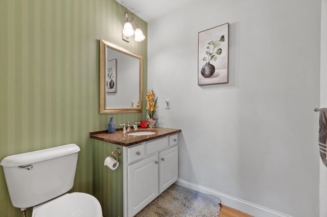 22 Scribner Rd Apt 3, Fremont, NH 03044