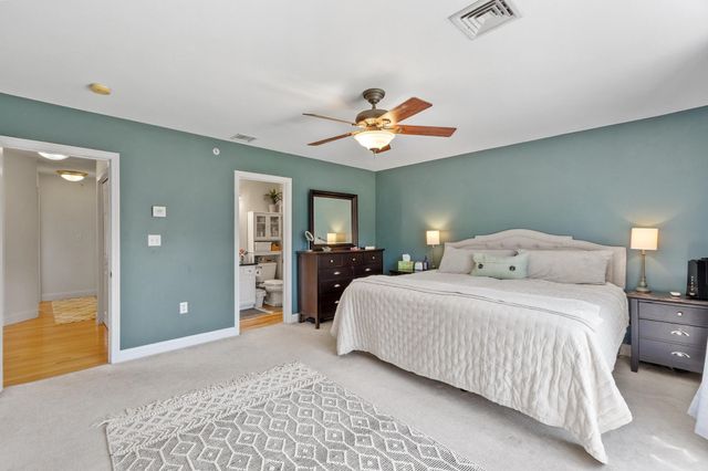 22 Scribner Rd Apt 3, Fremont, NH 03044