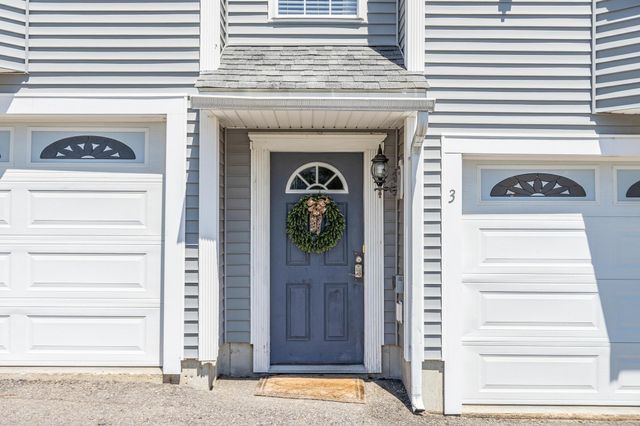 22 Scribner Rd Apt 3, Fremont, NH 03044