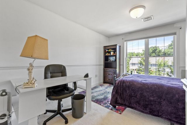 22 Scribner Rd Apt 3, Fremont, NH 03044
