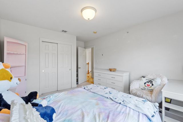 22 Scribner Rd Apt 3, Fremont, NH 03044