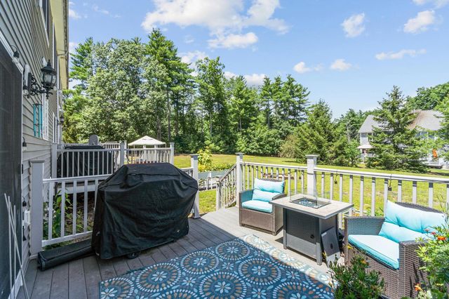 22 Scribner Rd Apt 3, Fremont, NH 03044