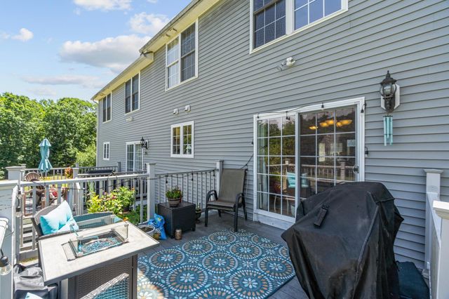 22 Scribner Rd Apt 3, Fremont, NH 03044