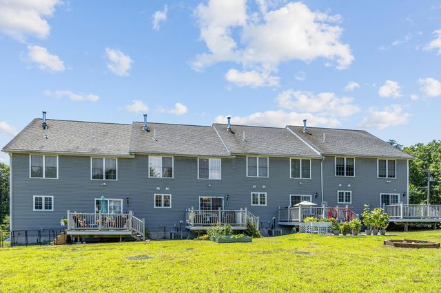 22 Scribner Rd Apt 3, Fremont, NH 03044