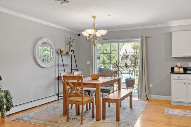 22 Scribner Rd Apt 3, Fremont, NH 03044