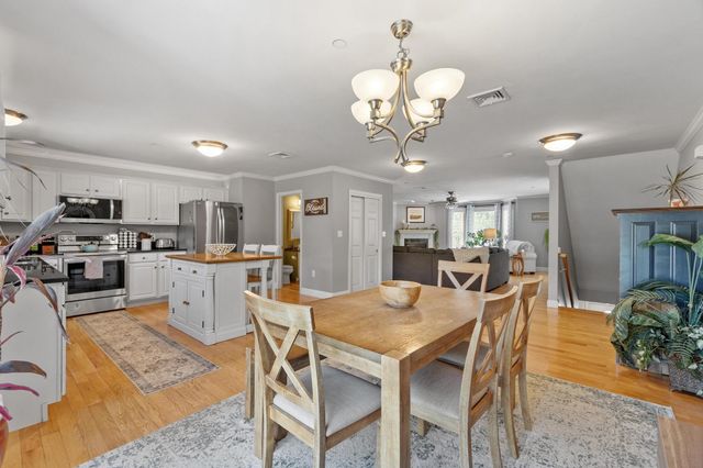 22 Scribner Rd Apt 3, Fremont, NH 03044