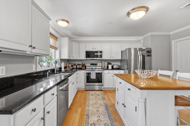 22 Scribner Rd Apt 3, Fremont, NH 03044