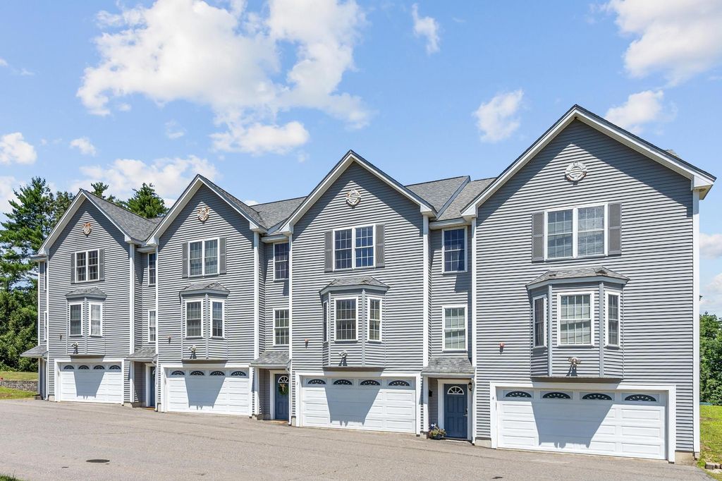 22 Scribner Rd Apt 3, Fremont, NH 03044