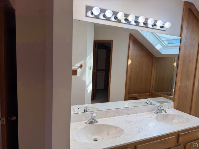 5648 SW 33rd TER, Topeka, KS 66614