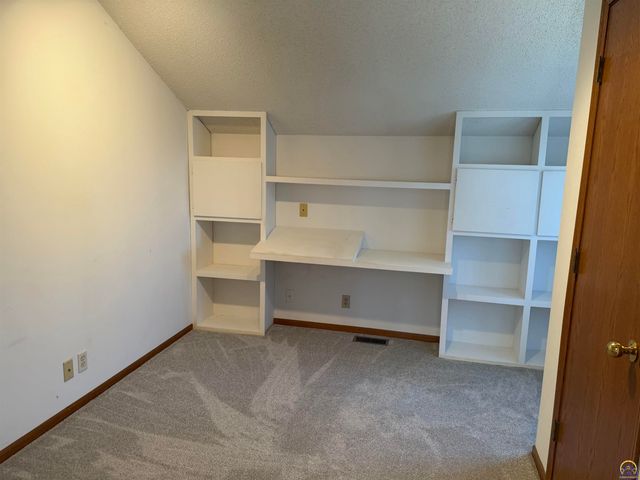 5648 SW 33rd TER, Topeka, KS 66614