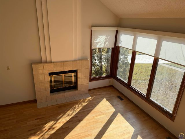 5648 SW 33rd TER, Topeka, KS 66614