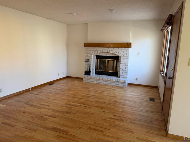 5648 SW 33rd TER, Topeka, KS 66614