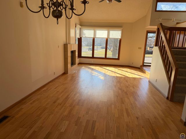 5648 SW 33rd TER, Topeka, KS 66614