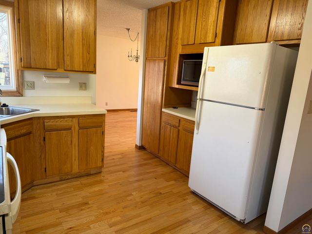 5648 SW 33rd TER, Topeka, KS 66614