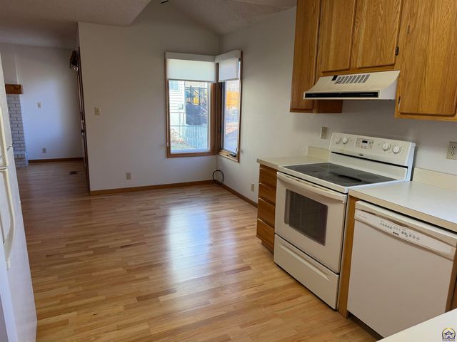 5648 SW 33rd TER, Topeka, KS 66614