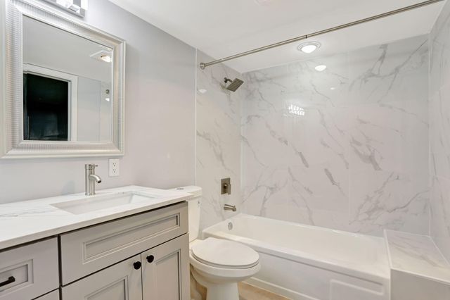 2202 LUCAYA Bend G2, Coconut Creek, FL 33066