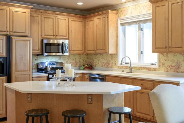 1429 Kings Lynn Road, Stoughton, WI 53589
