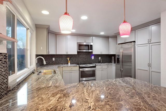 1017 Hamlet Ct, Stockton, CA 95209