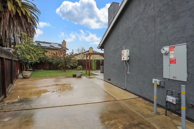 1017 Hamlet Ct, Stockton, CA 95209