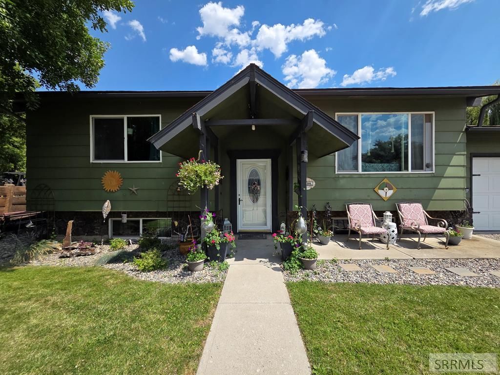 Image 1 of property listing at 904 Edwards Street, Salmon, ID 83467